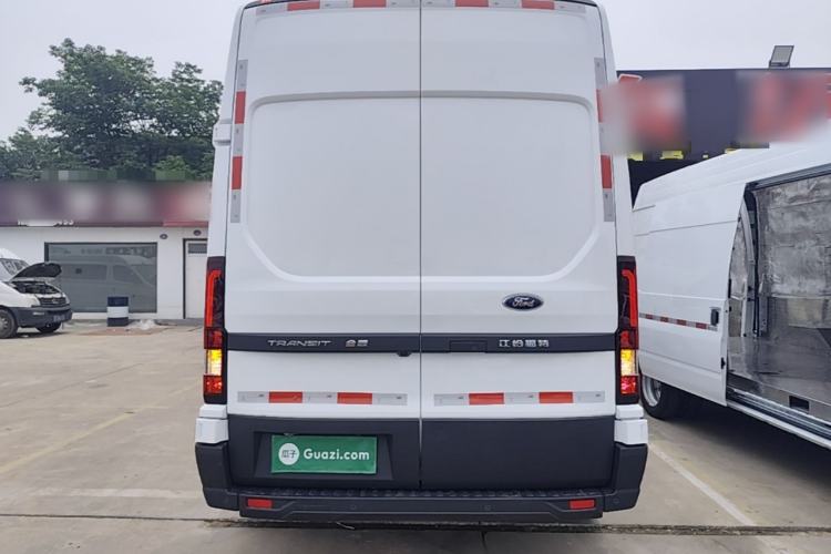 Used Ford Transit T8 2024 T8 2.0T Diesel Manual Long Wheelbase High-Roof 3-Seat Cargo Version with Rear Dual Tires Rear