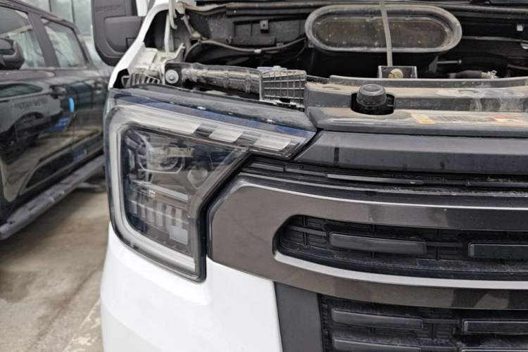 Used Ford Transit T8 2024 T8 2.3T Diesel Automatic Mid-axle Mid-roof 6-Seater Multi-function Version 2/2/2 Right Front Headlight