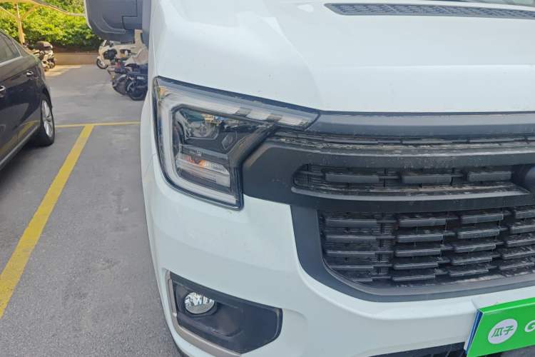Used Ford Transit T8 2024 T8 2.0T Diesel Manual Mid-axle Mid-roof 6-seater Multi-function Version 2/2/2 Right Front Headlight