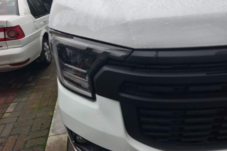 Used Ford Transit T8 2024 T8 2.0T Diesel Manual Mid-axle Mid-roof 6-seater Multi-function Version 2/2/2 Right Front Headlight