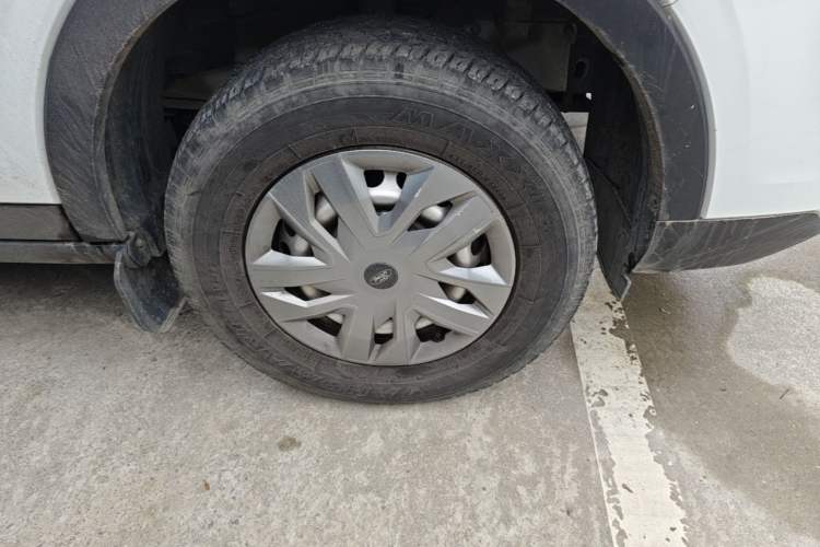 Used Ford Transit T8 2024 T8 2.3T Diesel Automatic Mid-axle Mid-roof 6-Seater Multi-function Version 2/2/2 Right Front Wheel Hub