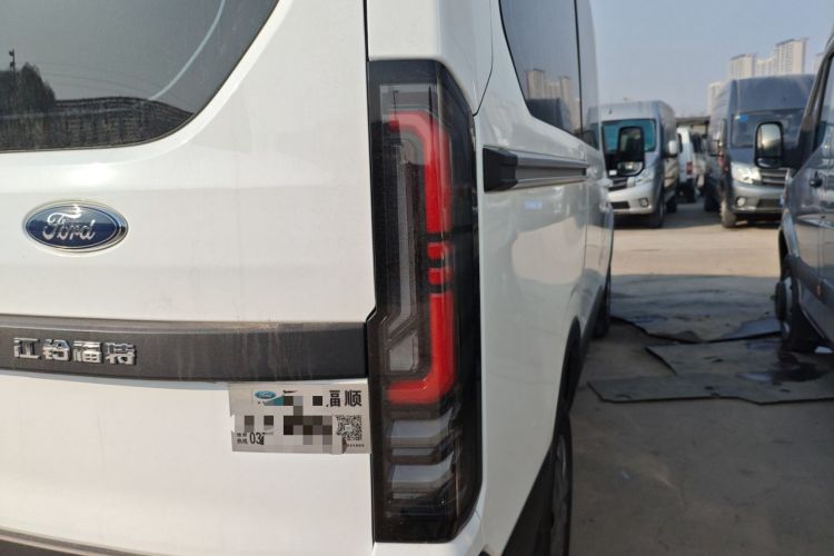 Used Ford Transit T8 2024 T8 2.3T Diesel Automatic Mid-axle Mid-roof 7-seater Business & Travel Edition Right Rear Taillight
