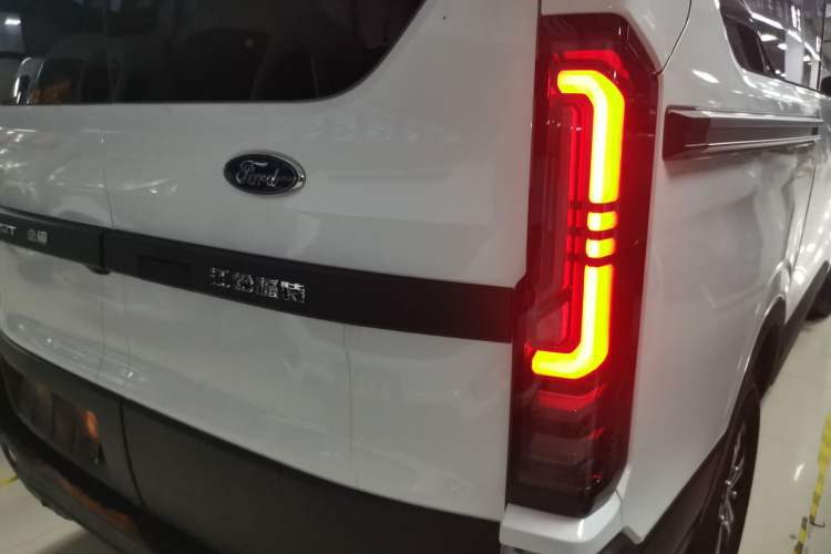 Used Ford Transit T8 2024 T8 2.3T Diesel Automatic Mid-Drive Mid-Roof 6-Seater Fully Equipped 2/2/2 Configuration Right Rear Taillight