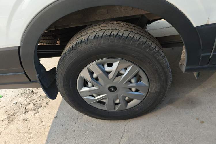 Used Ford Transit T8 2024 T8 2.3T Diesel Automatic Mid-axle Mid-roof 7-seater Business & Travel Edition Right Rear Wheel Hub