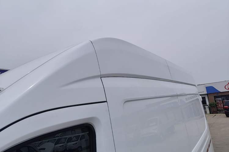 Used Ford Transit T8 2024 T8 2.0T Diesel Manual Long Wheelbase High-Roof 3-Seat Cargo Version with Rear Dual Tires Roof