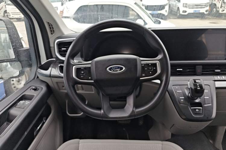Used Ford Transit T8 2024 T8 2.3T Diesel Automatic Mid-axle Mid-roof 6-Seater Multi-function Version 2/2/2 Steering Wheel