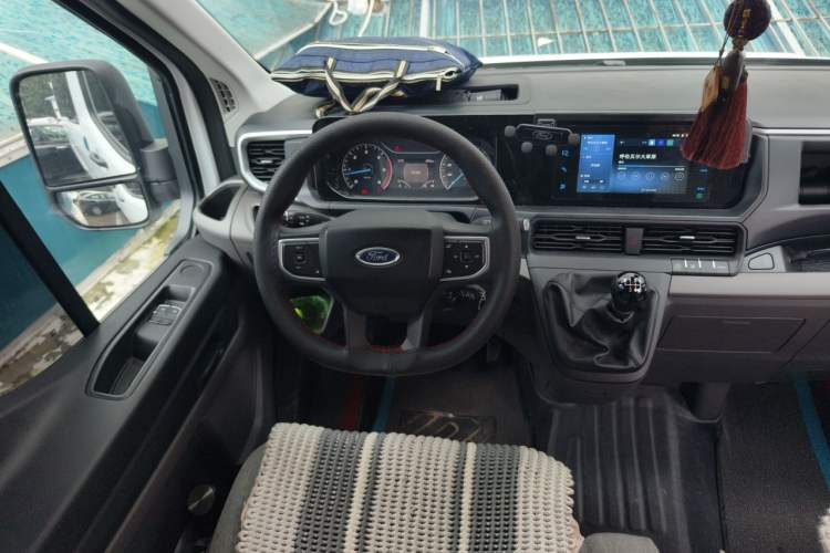 Used Ford Transit T8 2024 T8 2.0T Diesel Manual Mid-axle Mid-roof 6-seater Multi-function Version 2/2/2 Steering Wheel