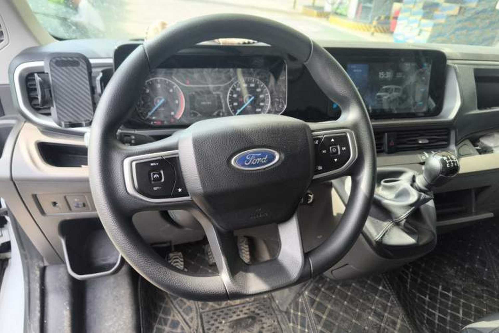 Used Ford Transit T8 2024 T8 2.0T Diesel Manual Long Wheelbase High-Roof 3-Seat Cargo Version with Rear Dual Tires Steering Wheel