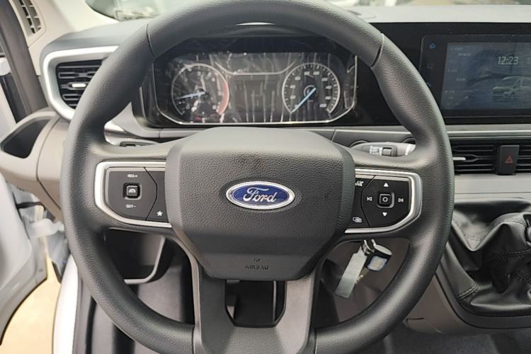 Used Ford Transit T8 2024 T8 2.0T Diesel Manual Long Wheelbase High-Roof 3-Seat Cargo Version with Rear Dual Tires Steering Wheel