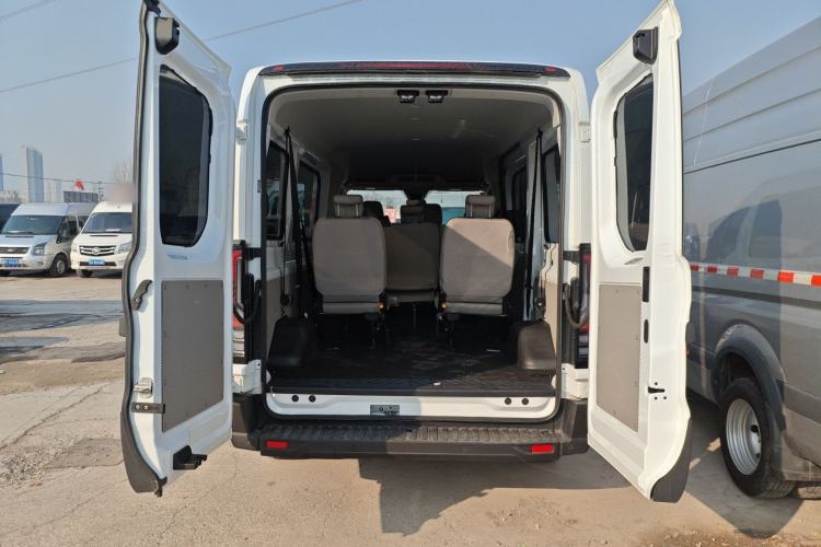 Used Ford Transit T8 2024 T8 2.3T Diesel Automatic Mid-axle Mid-roof 7-seater Business & Travel Edition Trunk