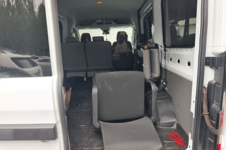 Used Ford Transit T8 2024 T8 2.0T Diesel Manual Mid-axle Mid-roof 6-seater Multi-function Version 2/2/2 Trunk