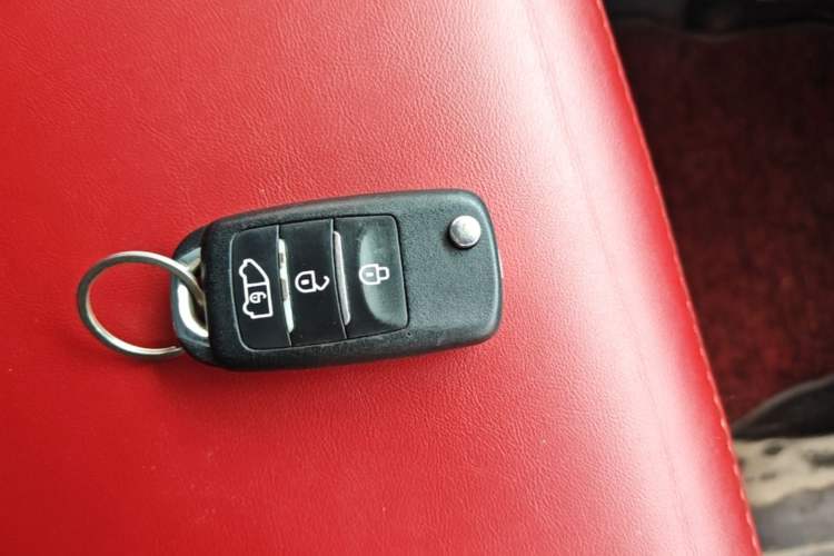 Used Ford Transit T8 2024 T8 2.3T Diesel Manual Mid-axle Mid-roof 9-seater Business & Travel Version 2/2/2/3 Vehicle Key