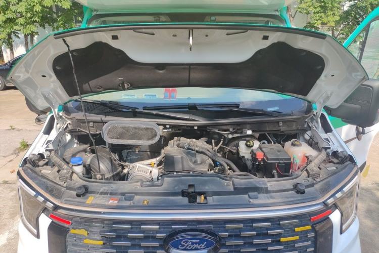 Used Ford Transit T8  Engine Bay