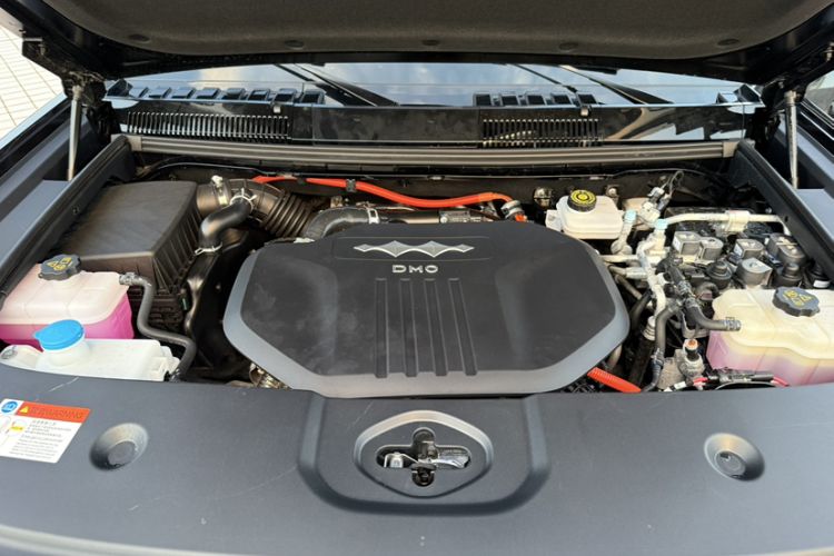 Used Formula Leopard 5 2023 Explore Edition Engine Bay