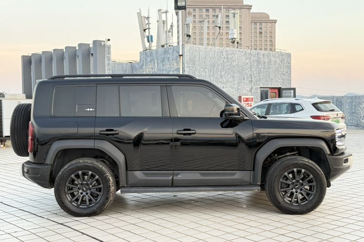 Used Formula Leopard 5 2023 Explore Edition Exterior 1