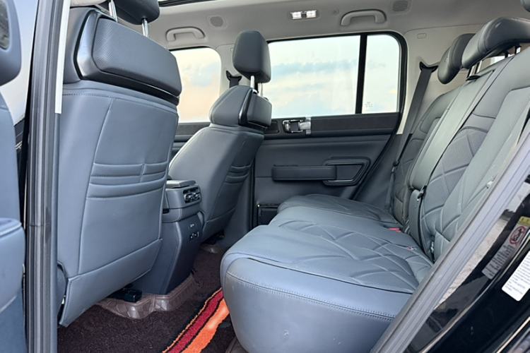 Used Formula Leopard 5 2023 Explore Edition Interior 1