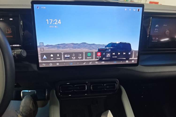 Used Formula Leopard 5 2023 Navigator Edition Audio And AC Panel