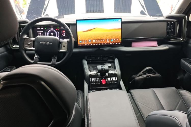 Used Formula Leopard 5 2023 Explore Edition Center Console