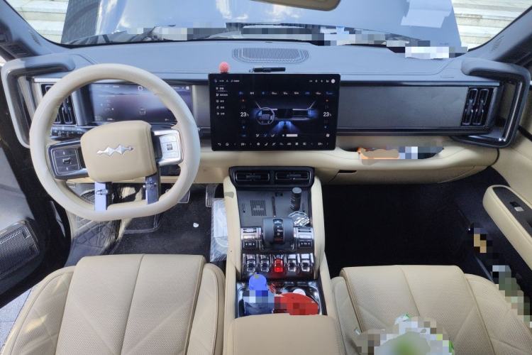 Used Formula Leopard 5 2023 Explore Edition Center Console