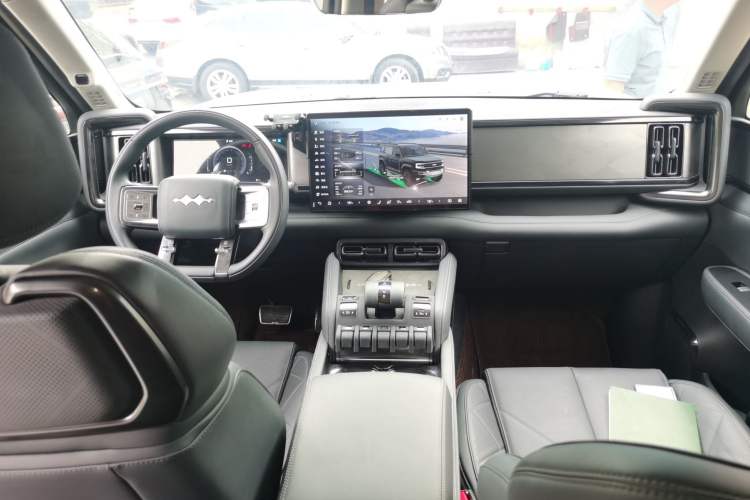 Used Formula Leopard 5 2023 Explore Edition Center Console