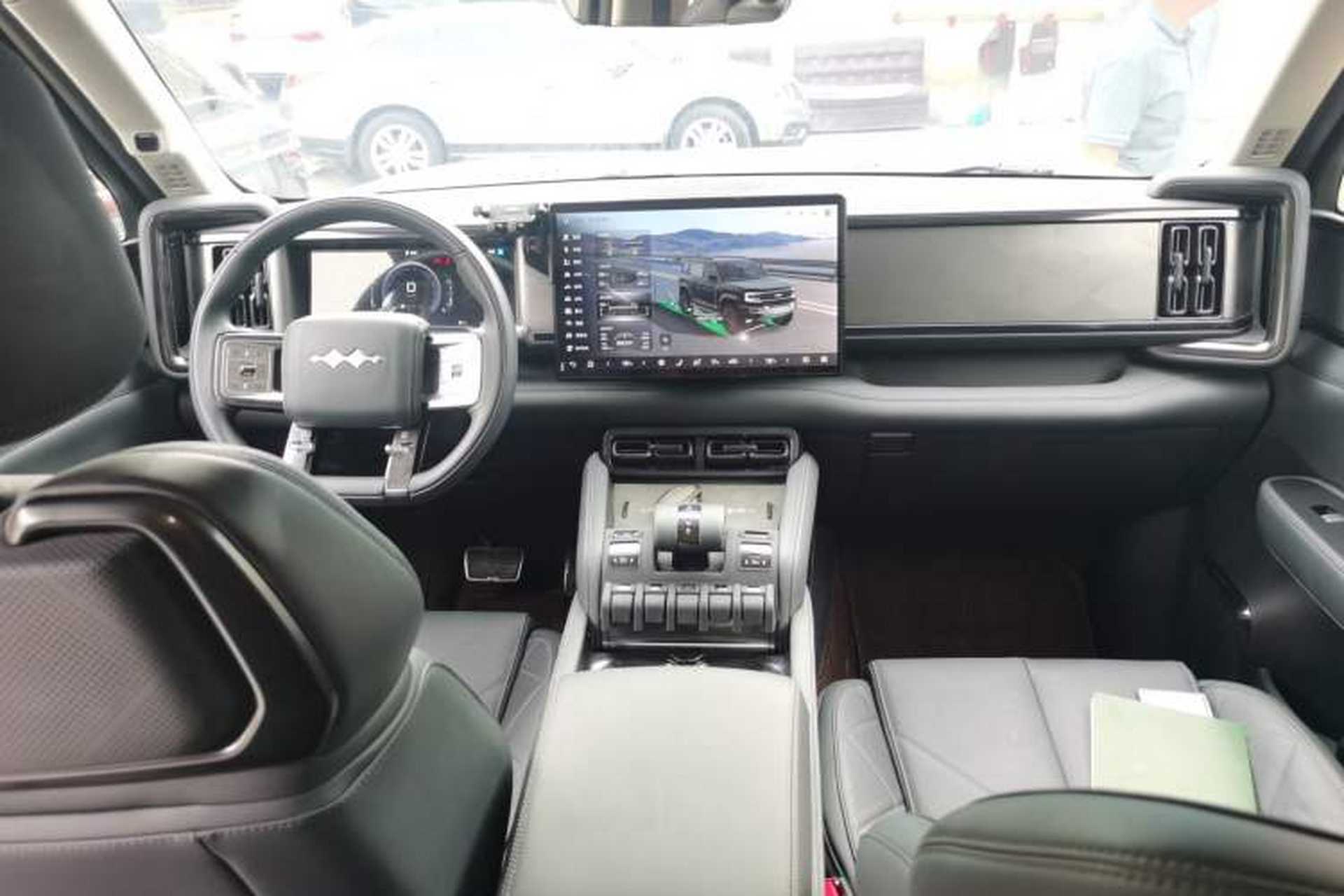 Used Formula Leopard 5 2023 Explore Edition Center Console