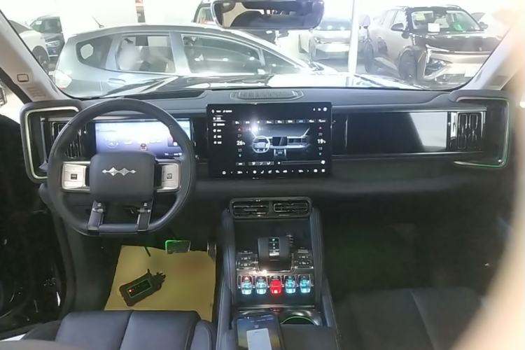 Used Formula Leopard 5 2023 Navigator Edition Center Console