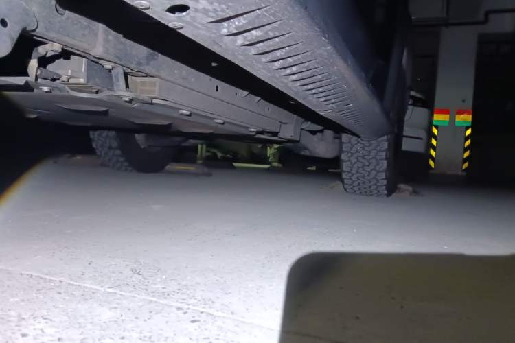 Used Formula Leopard 5 2023 Navigator Edition Chassis Front Left