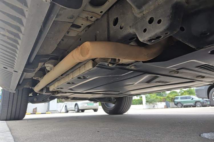 Used Formula Leopard 5 2023 Explore Edition Chassis Front Right