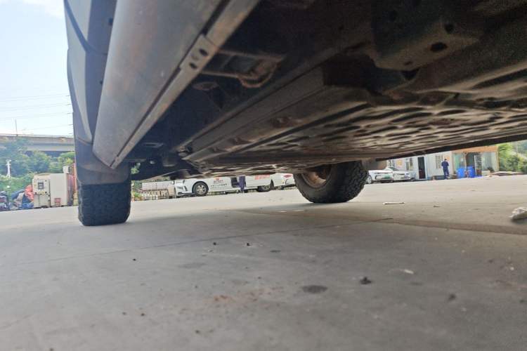 Used Formula Leopard 5 2023 Navigator Edition Chassis Rear Left