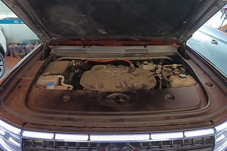 Used Formula Leopard 5 2023 Cloud Ride Flagship Edition Engine Bay