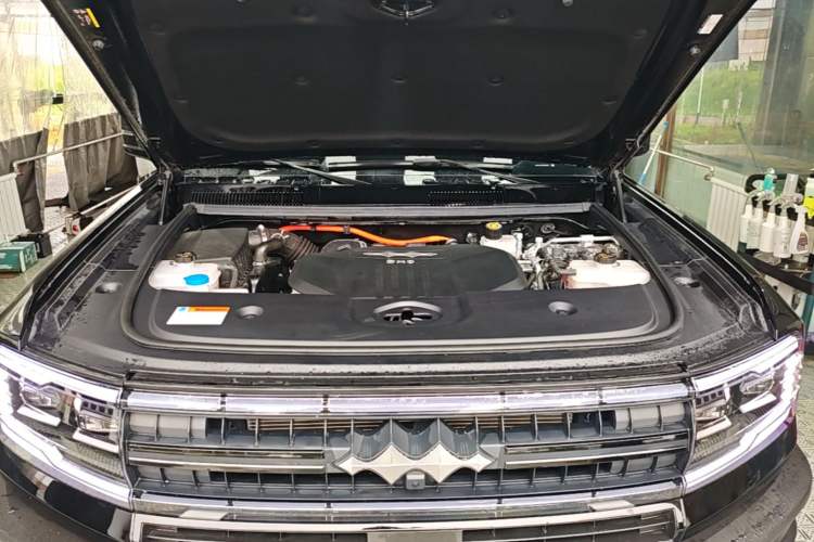 Used Formula Leopard 5 2023 Explore Edition Engine Bay