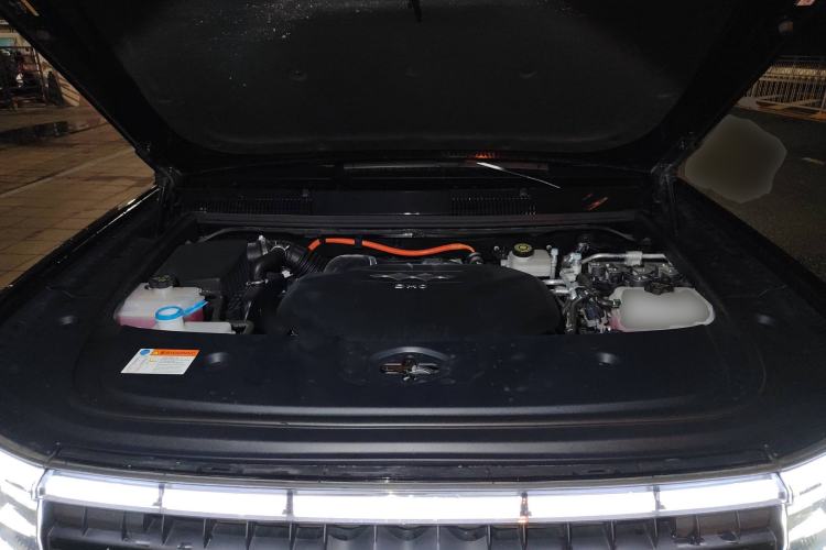 Used Formula Leopard 5 2023 Navigator Edition Engine Bay