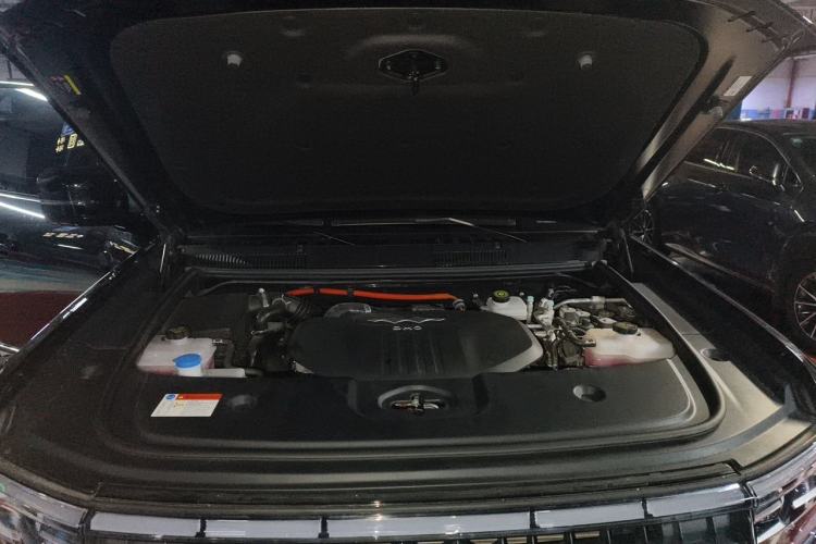 Used Formula Leopard 5 2023 Cloud Ride Flagship Edition Engine Bay