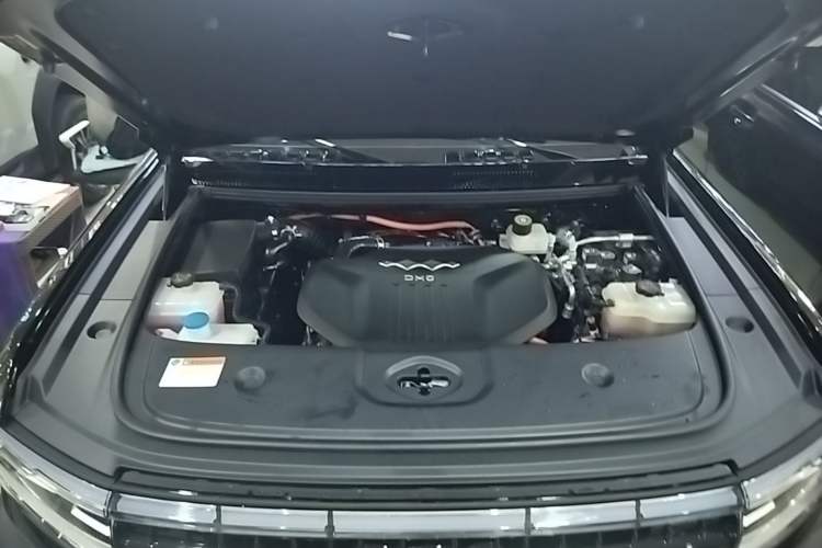 Used Formula Leopard 5 2023 Explore Edition Engine Bay