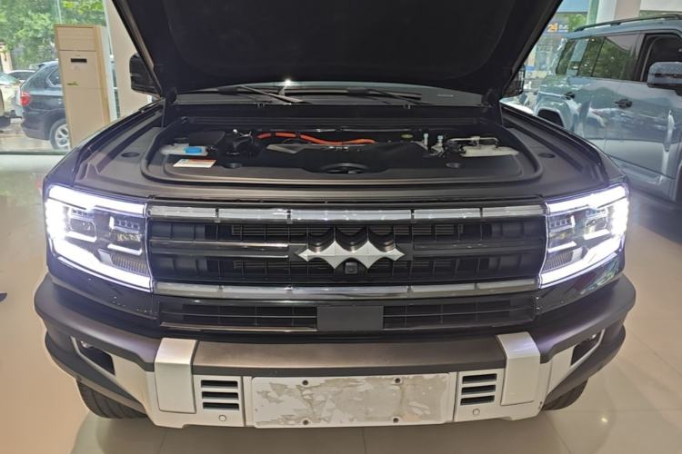 Used Formula Leopard 5 2023 Navigator Edition Engine Bay