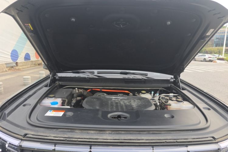 Used Formula Leopard 5 2023 Navigator Edition Engine Bay