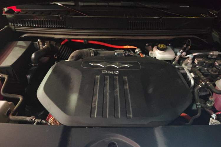 Used Formula Leopard 5 2023 Navigator Edition Engine Bay