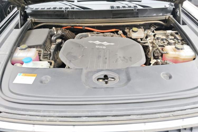 Used Formula Leopard 5 2023 Navigator Edition Engine Bay