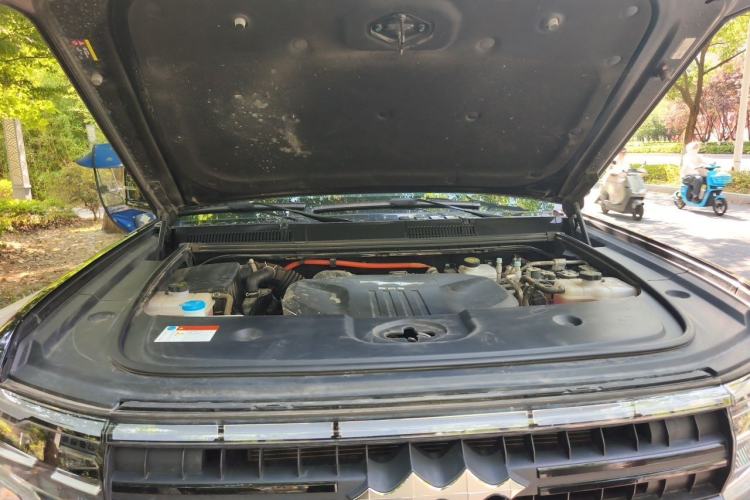 Used Formula Leopard 5 2023 Navigator Edition Engine Bay