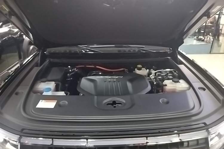 Used Formula Leopard 5 2023 Explore Edition Engine Bay