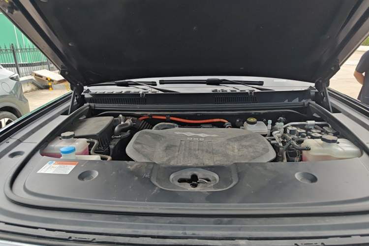 Used Formula Leopard 5 2023 Explore Edition Engine Bay