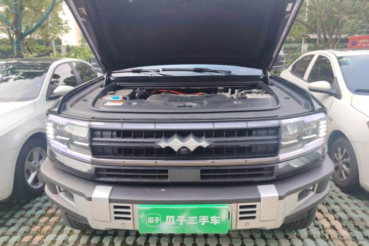 Used Formula Leopard 5 2023 Explore Edition Engine Bay