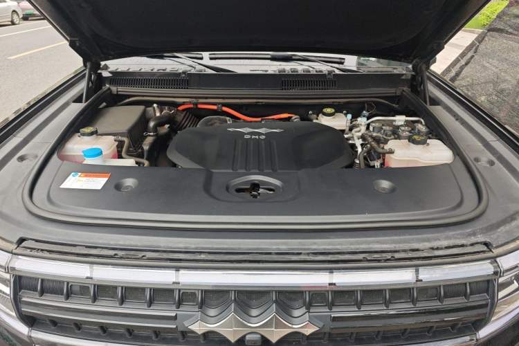 Used Formula Leopard 5 2023 Navigator Edition Engine Bay