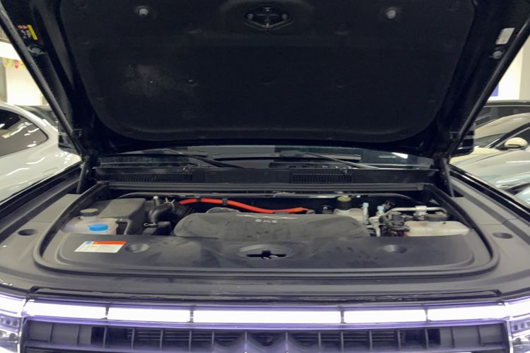 Used Formula Leopard 5 2023 Explore Edition Engine Bay