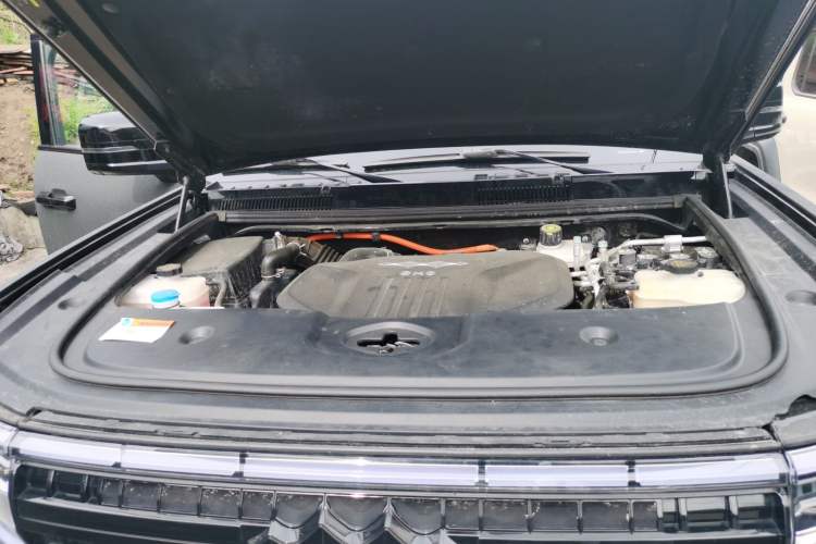 Used Formula Leopard 5 2023 Explore Edition Engine Bay