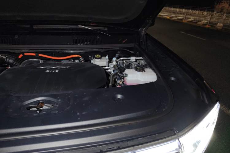 Used Formula Leopard 5 2023 Navigator Edition Engine Bay Left