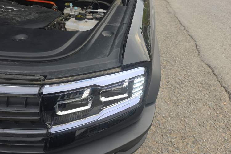 Used Formula Leopard 5 2023 Navigator Edition Engine Bay Left