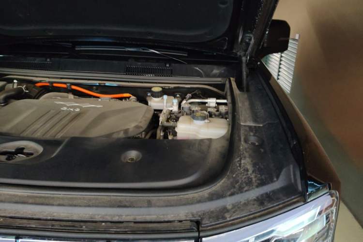 Used Formula Leopard 5 2023 Navigator Edition Engine Bay Left