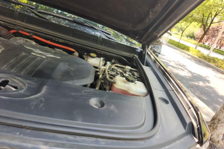 Used Formula Leopard 5 2023 Navigator Edition Engine Bay Left