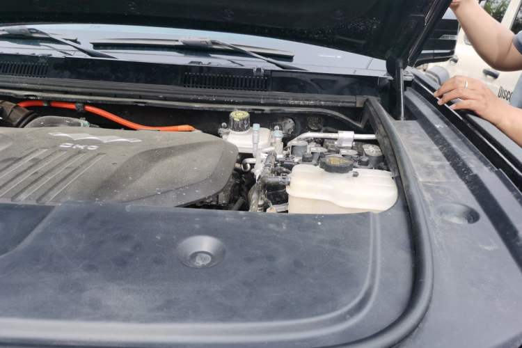 Used Formula Leopard 5 2023 Explore Edition Engine Bay Left